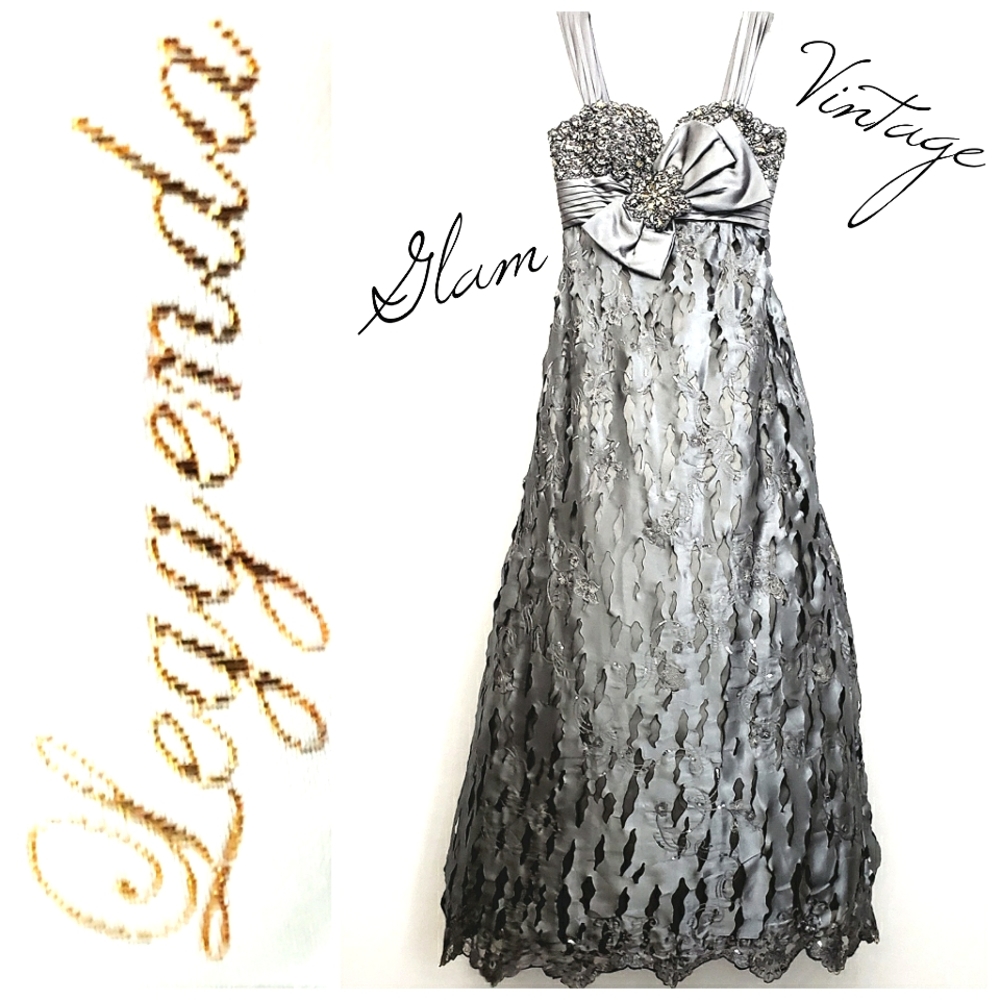 Vintage Leggenda Silver/Gray/Gold Laser Cut Lace W/Bling & Bow Evening Gown